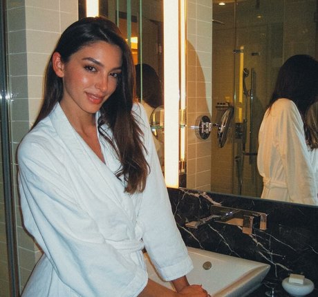 Celine Farach OnlyFans Bilder