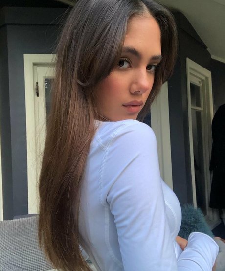 Saoirse Alicia Behzadi Kostenloses OnlyFans