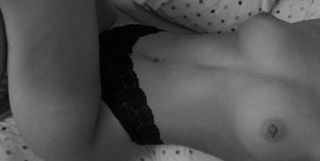 Lainefarrell OnlyFans Model Bilder