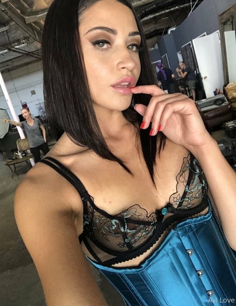 avilovexxx OnlyFans Striptease