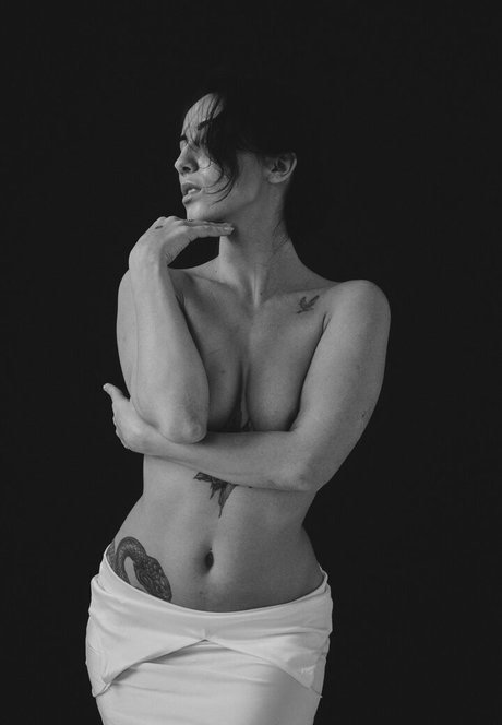 Thais Yoga OnlyFans Nackt Leak