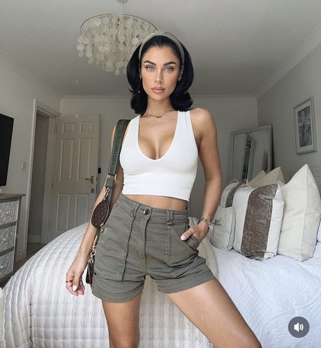 Cally Jane Beech Leaked OnlyFans Bilder