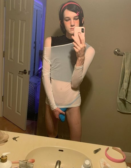 femboycherryblossom OnlyFans Striptease