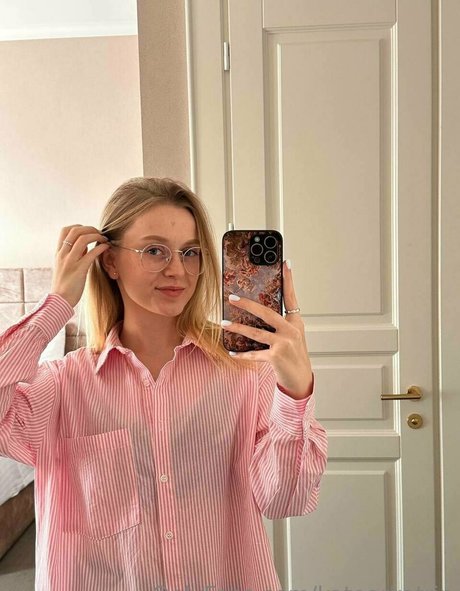 kateorkatrin Neue geleakte OnlyFans-Inhalte