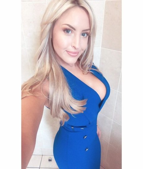 Emma Louise Jones OnlyFans gratis