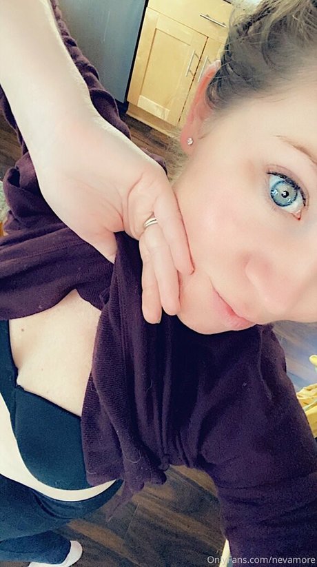 nevamore OnlyFans-Creator