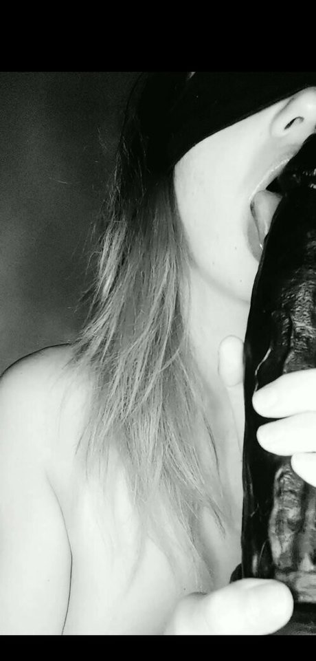 deadpagen Nacktbilder OnlyFans geleakt