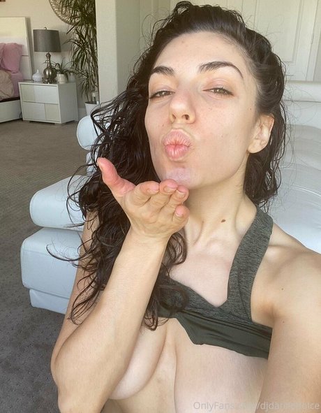 darciedolcexxx Leaks von Nacktbildern auf OnlyFans