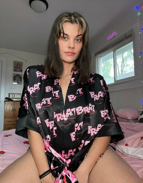 helloella NurlyFans-Brüste