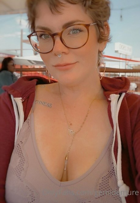 gemidemure OnlyFans Model Bilder