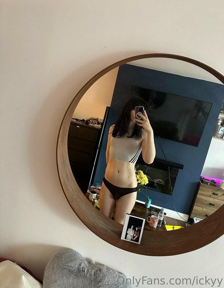 ickyypeach OnlyFans geleakte Brüste