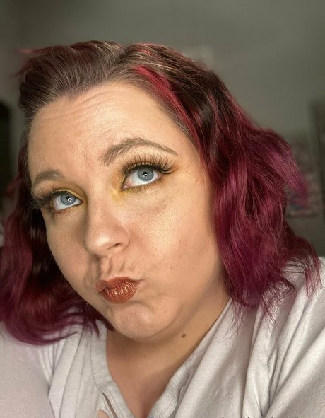 celiabbwfree OnlyFans Bilder