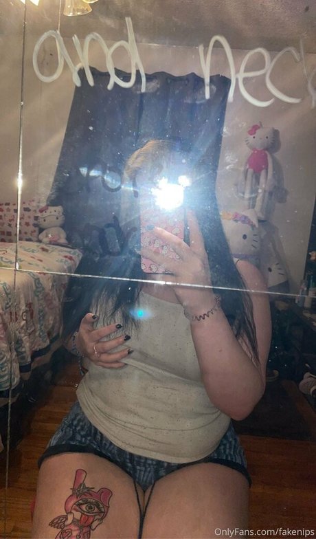 fakenips Oben ohne OnlyFans