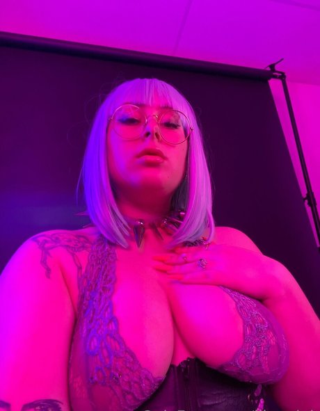 liizardqk Leaked OnlyFans Bilder