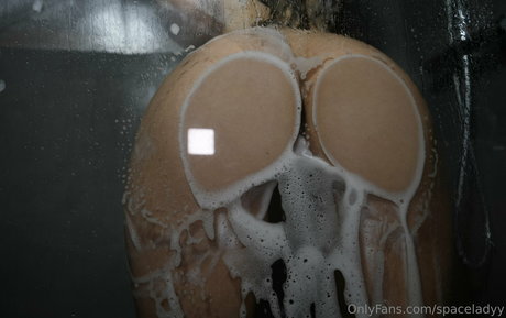 spaceladyy OnlyFans Model Bilder