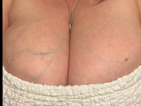 Big G cups Neuer OnlyFans Leak