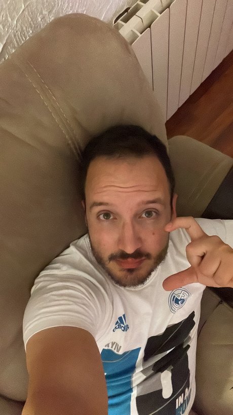 Michaelangelo OnlyFans nackte Brüste