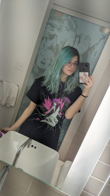 Mew Raspberry OnlyFans-Pornos