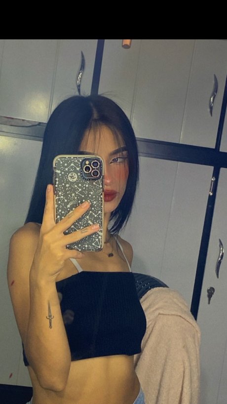 charlott Neue geleakte OnlyFans-Inhalte