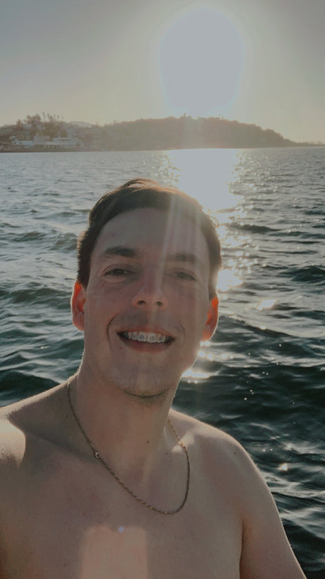 Miguel McFly OnlyFans nackte Brüste