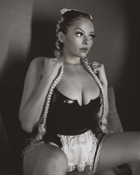 MilaSeville OnlyFans-Model