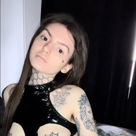 Mily Moon_ Nacktbilder auf OnlyFans