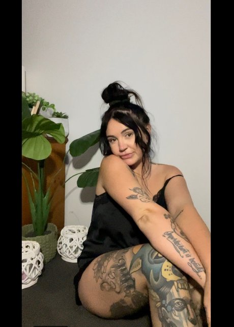 Hollie Anderson Leaks von Nacktbildern auf OnlyFans