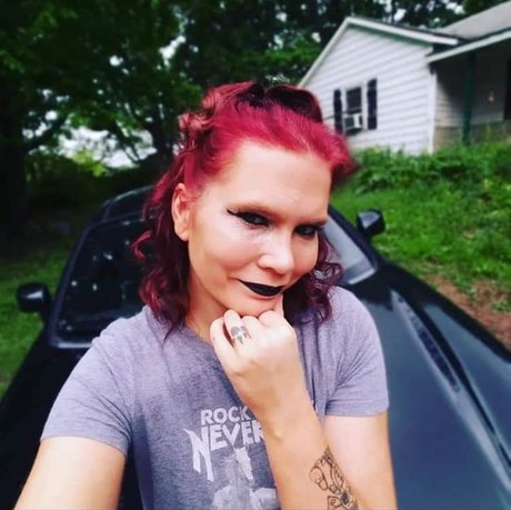 Miss Wolfie OnlyFans Nacktbilder