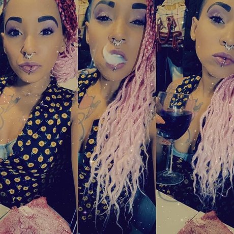 Ms Red NurlyFans-Brüste