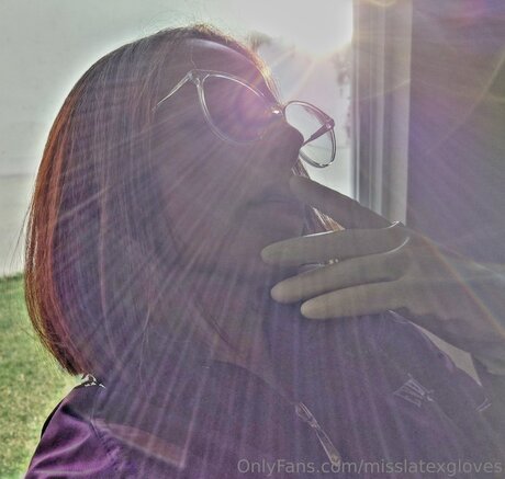 Miss Latex GLoves OnlyFans Leak