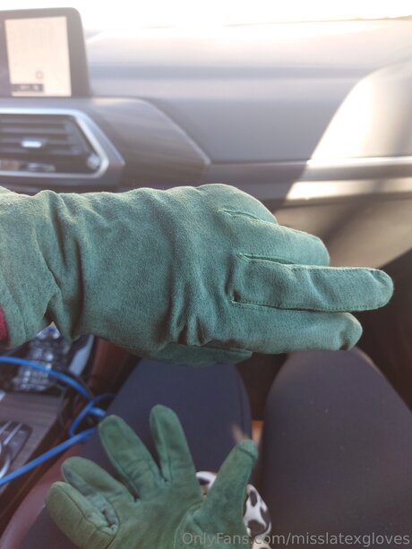 Miss Latex GLoves OnlyFans Modelfoto