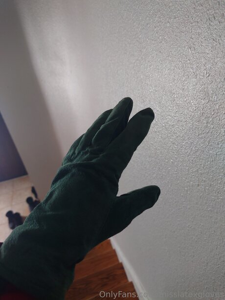 Miss Latex GLoves Nacktbilder von OnlyFans geleakt