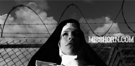 Miss Horn Big Tiddy Goth Showgirl OnlyFans Nackt Content