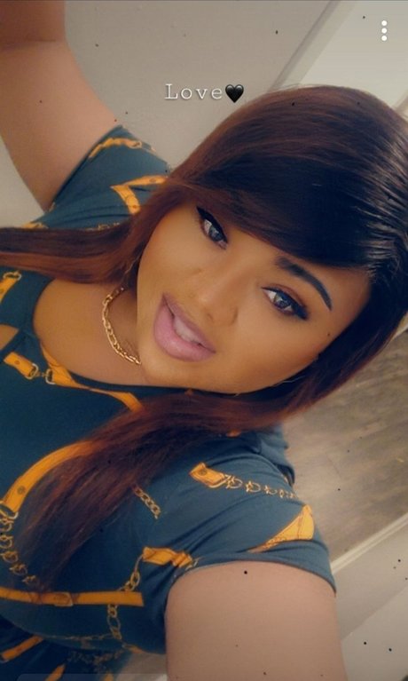 BBW Ts Mo Nae Nacktbilder geleakt OnlyFans Porn geleakt