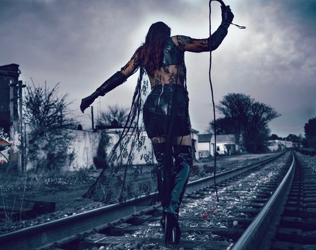 FEMDOM MISTRESS CARMEN LIZZI OnlyFans Nackt Leak