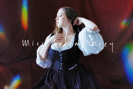 Salem Grey Nacktbilder auf OnlyFans