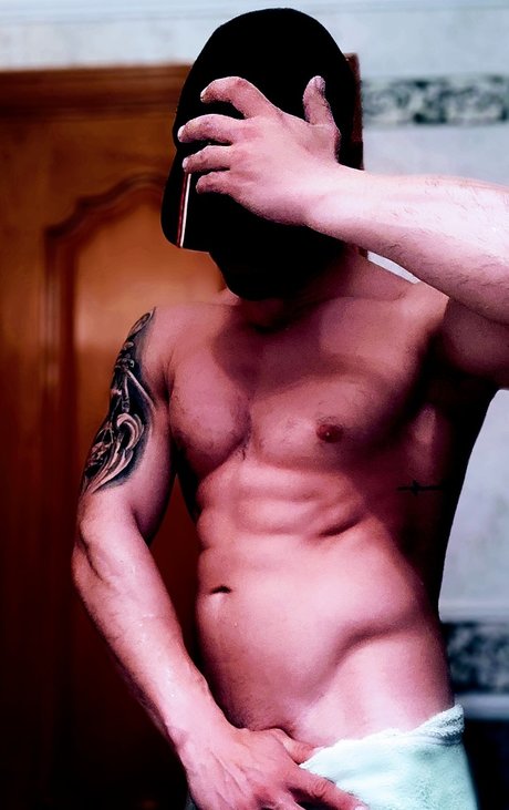 Model isaac NurlyFans-Pornoleaks