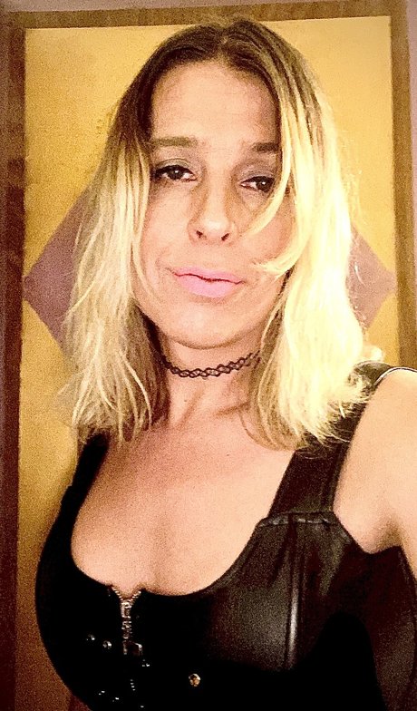 Hung TS Lora XXX OnlyFans Gratis