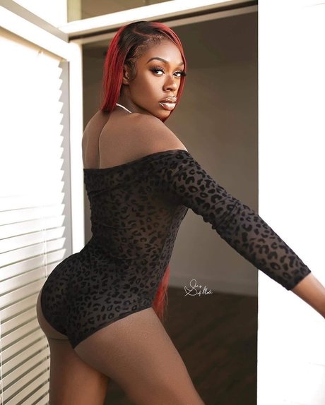 BIG MAMA C_ OnlyFans Bilder