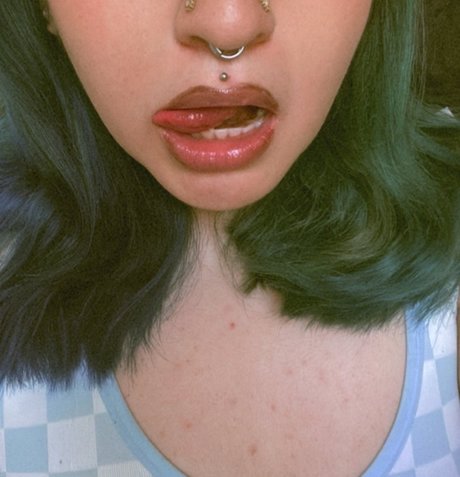 Shy girl please say hi_ Leaks von Nacktbildern auf OnlyFans