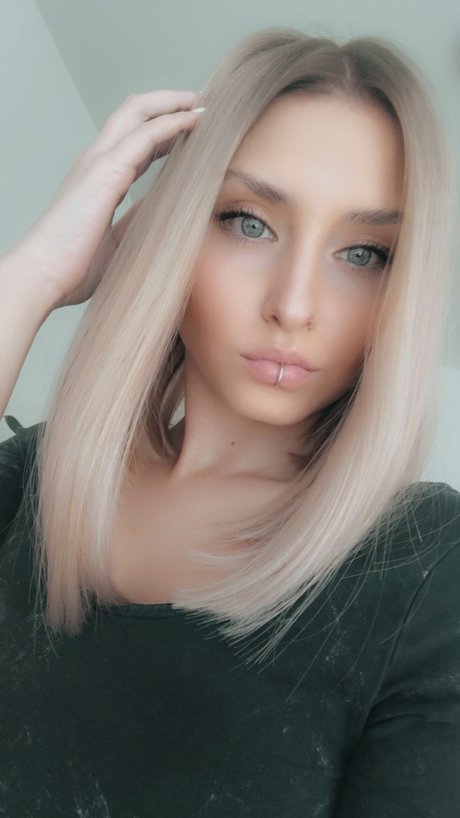 Holly Cypher Leaked OnlyFans Bilder