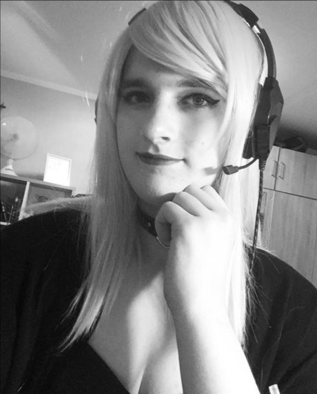 Hokku Nacktbilder von OnlyFans