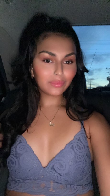 Monserrat Alfaro Oben ohne OnlyFans