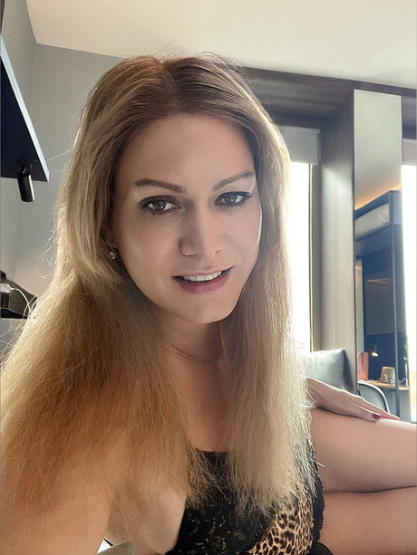 monisavanboc OnlyFans Brüste Bild