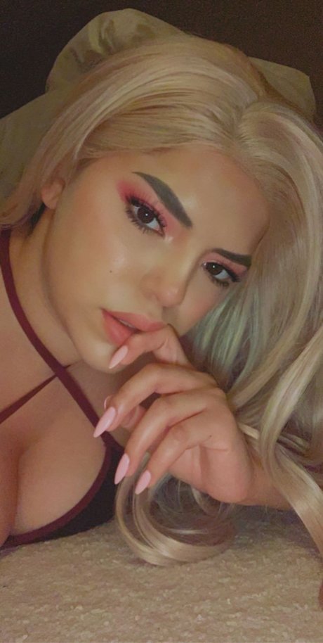 Mai Kunai Nacktpornos auf OnlyFans