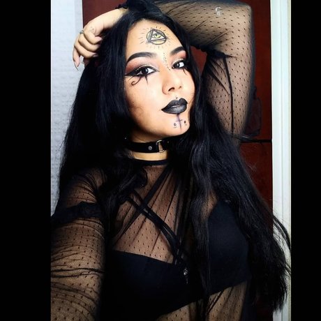 Black Witch Oben ohne OnlyFans