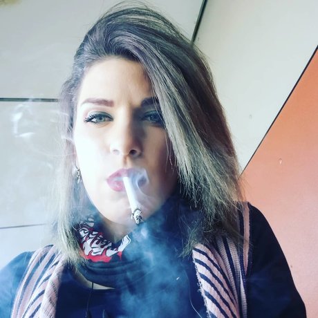 Heavy smoker princess OnlyFans Leaks Nacktbilder