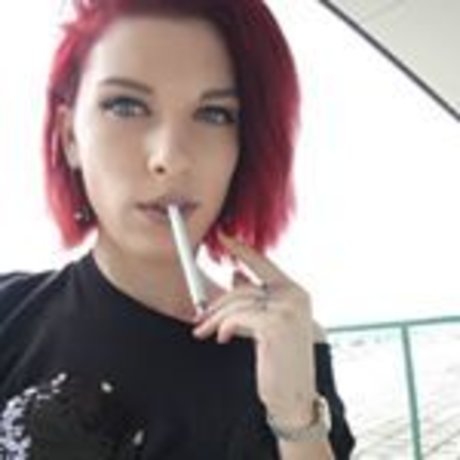 Heavy smoker princess Leaked OnlyFans Bilder