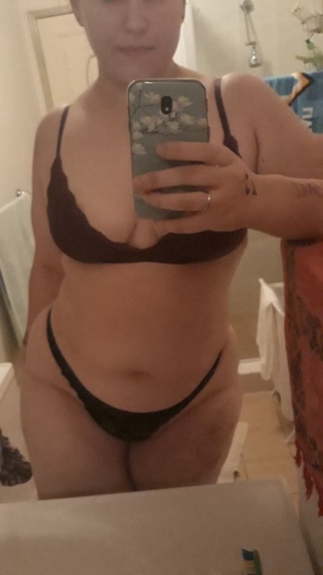 Remi Rouge OnlyFans explizite Inhalte