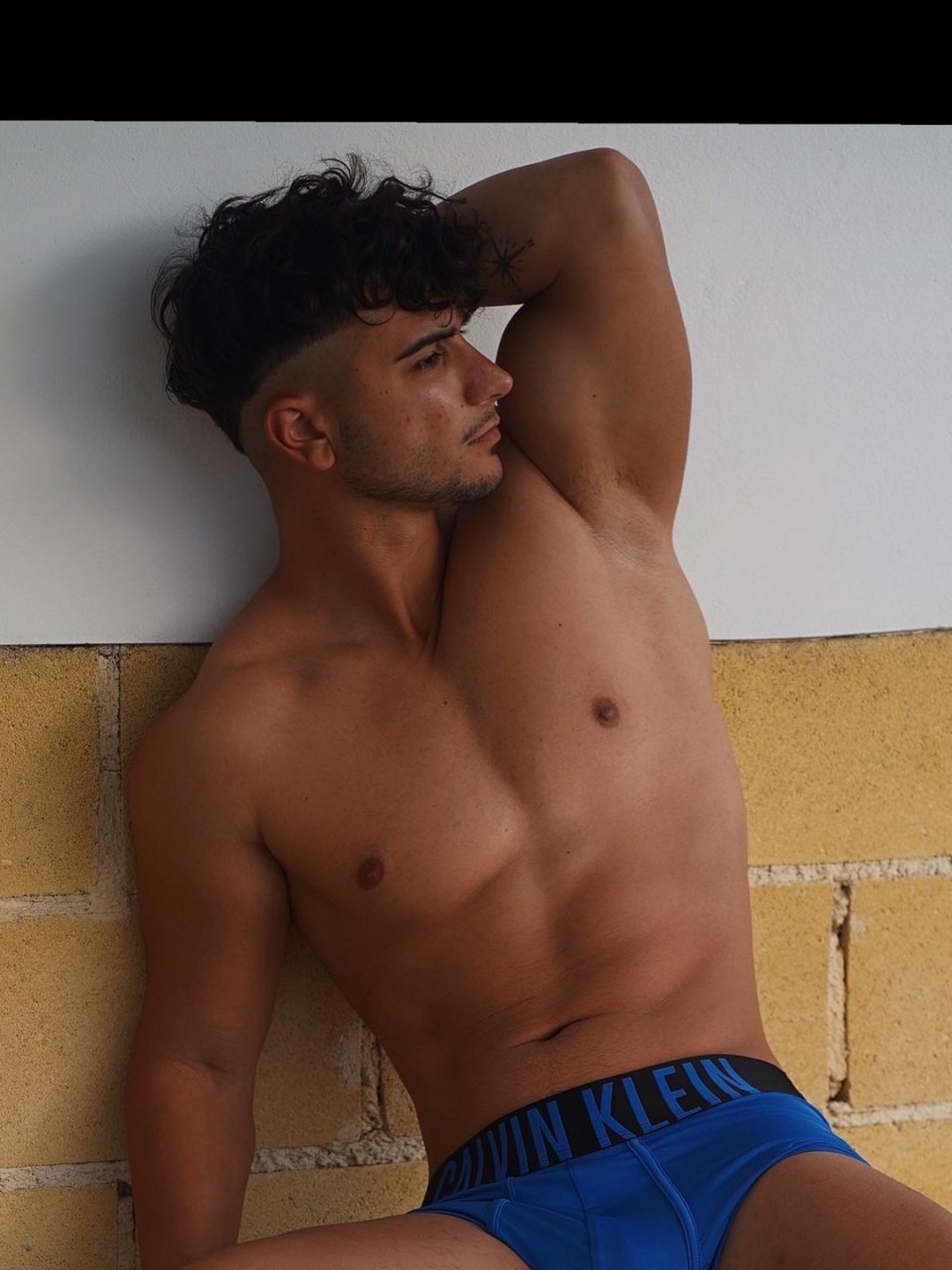 Exotic Boy 20 CM_ Nacktbilder auf OnlyFans